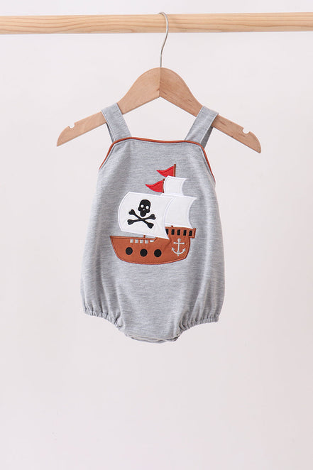 Gray Ship Applique Bubble