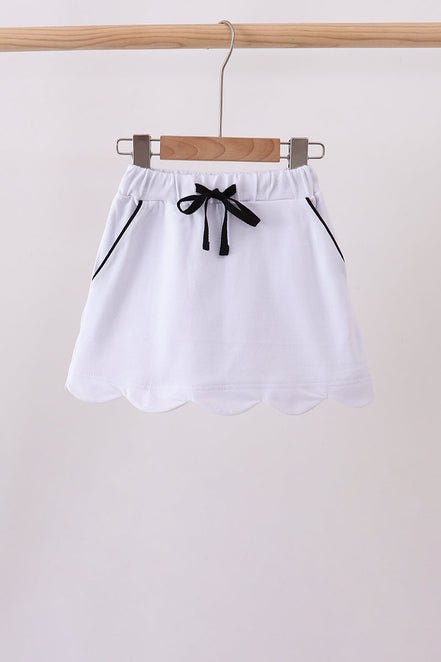 Snow white scallop hem bow skort