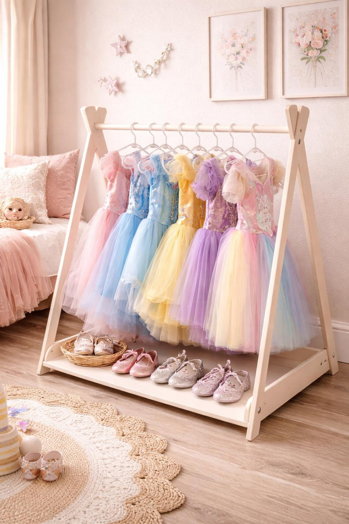 TILLY Wooden Children's Clothing Rack — Kids Dress-Up Hanger Stand